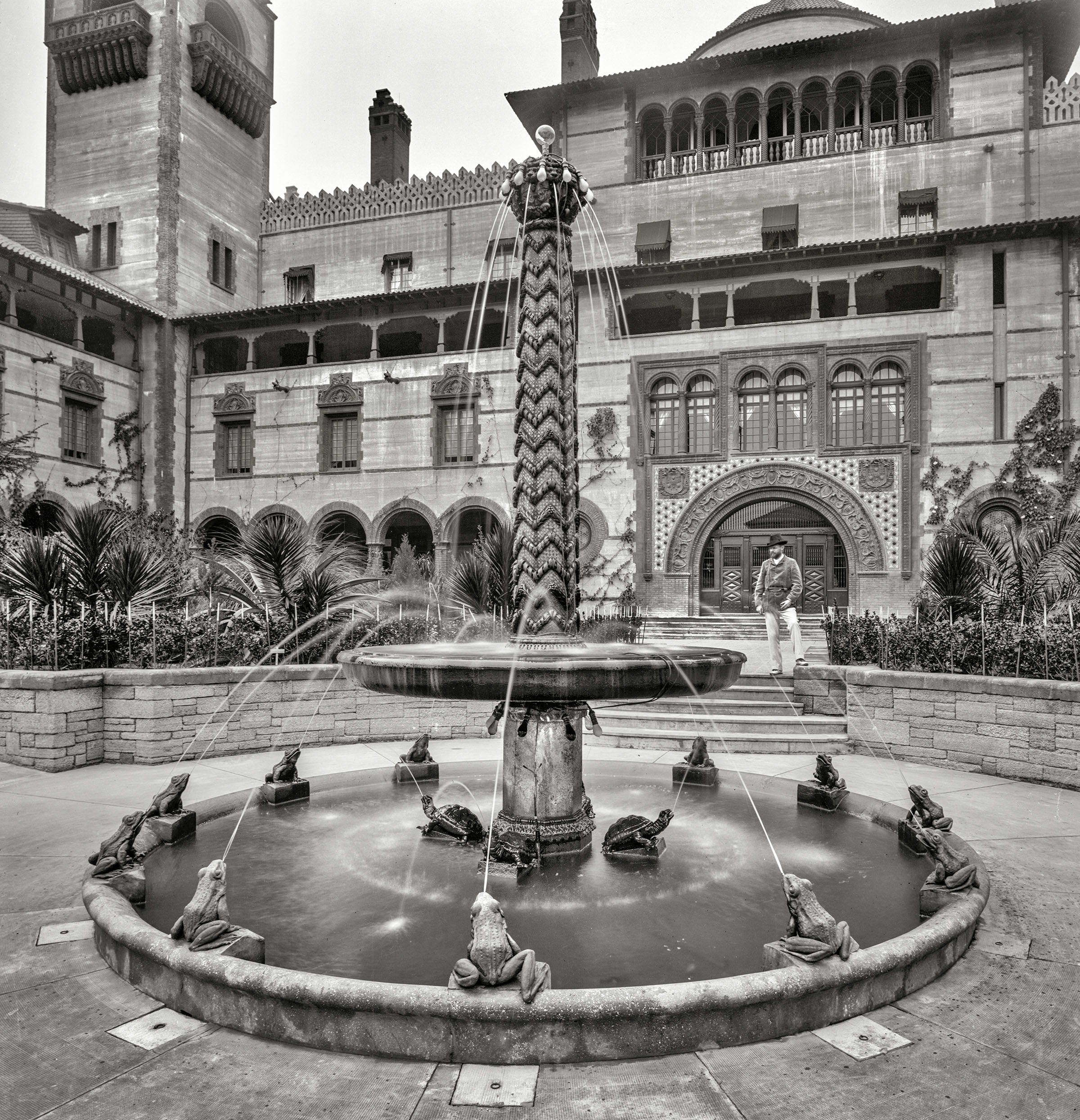 1897 - Fountain at Ponce de Leon Hotel.jpg