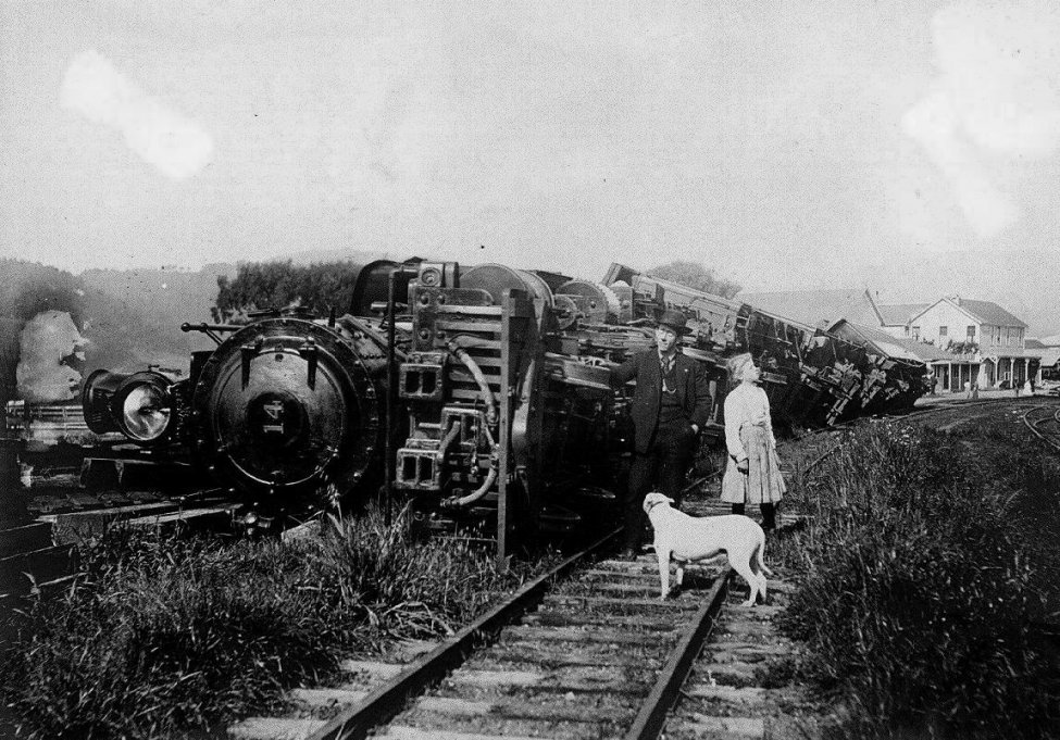 1906-train.jpg