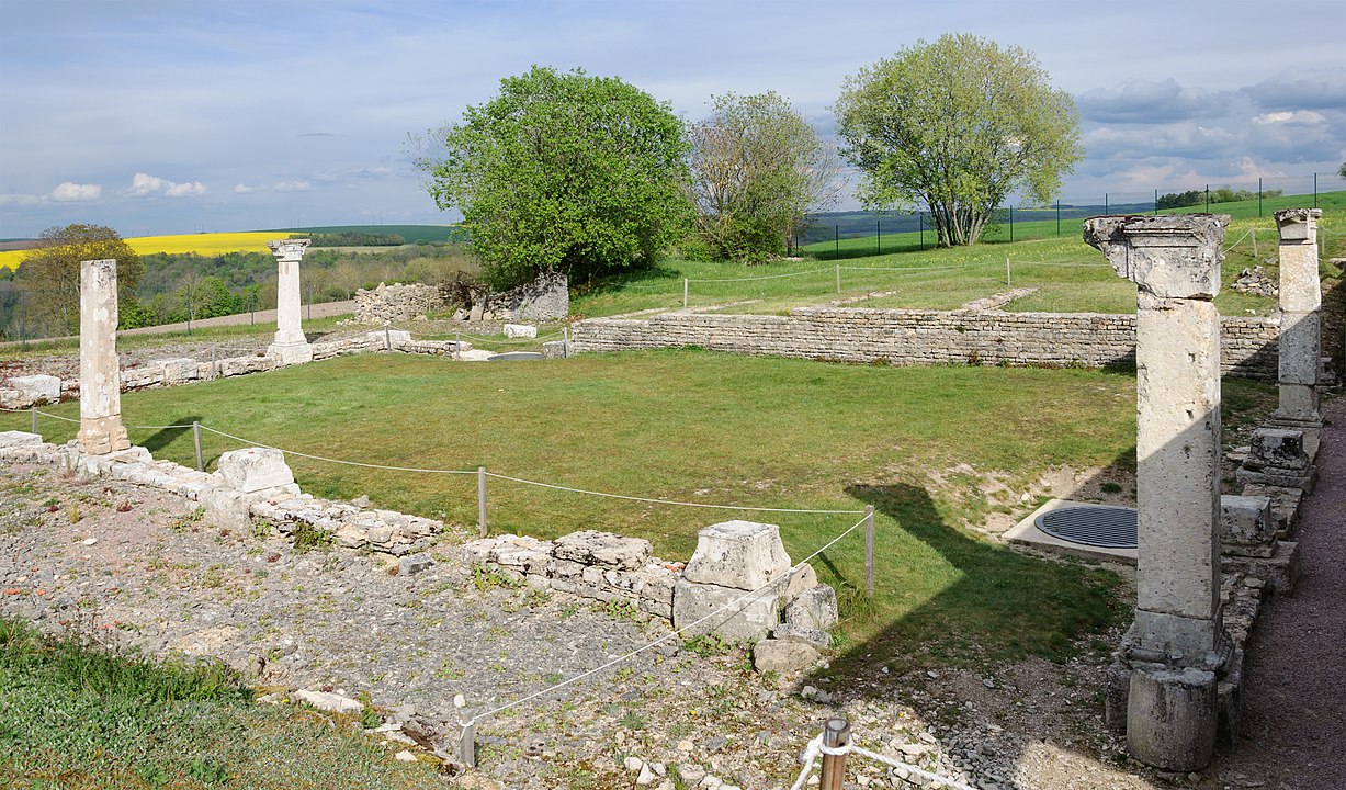 Alesia_site_archeologique_monument_Ucuetis.jpg