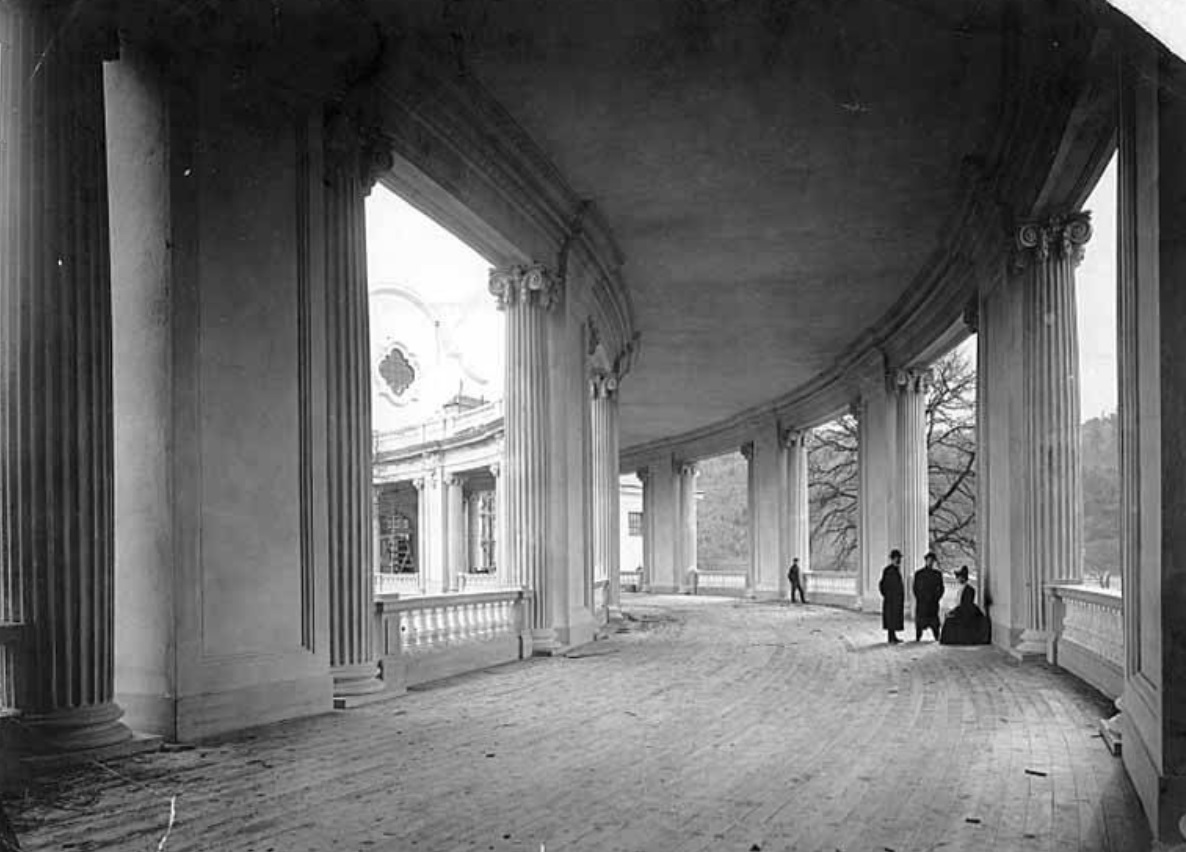 Colonnade of the Government Building under construction.jpg