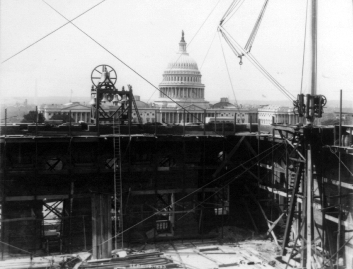 Library_of_Congress_construction_with_Capitol_Dome.jpg