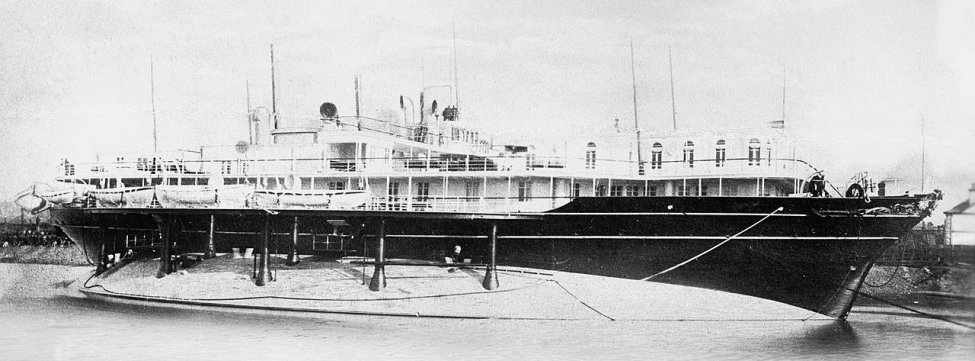 Livadia_1881_side_view.jpg