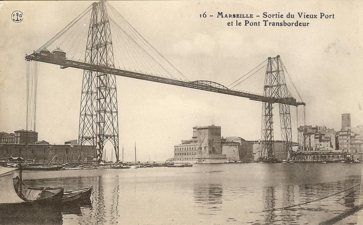 Marseille,_L'Entree_du_Vieux-Port_&_le_Pont-Transbordeur..jpg