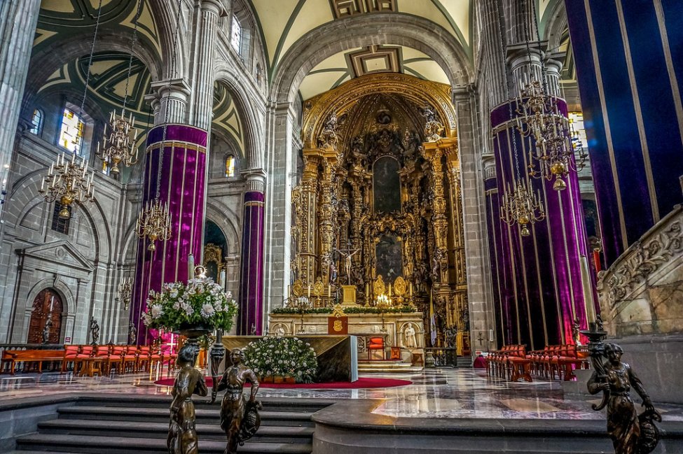 Metropolitan Cathedral interior Mexico city.jpg