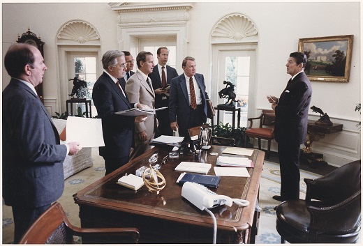 President_Reagan_and_his_White_HouseNARA_-_198521.jpg