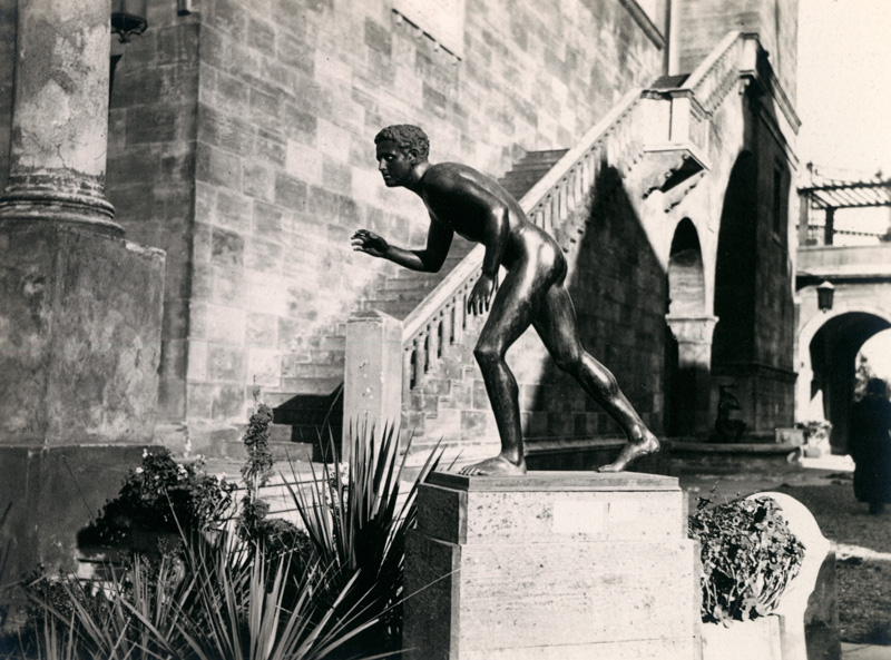 Runner, Italian concession.jpg