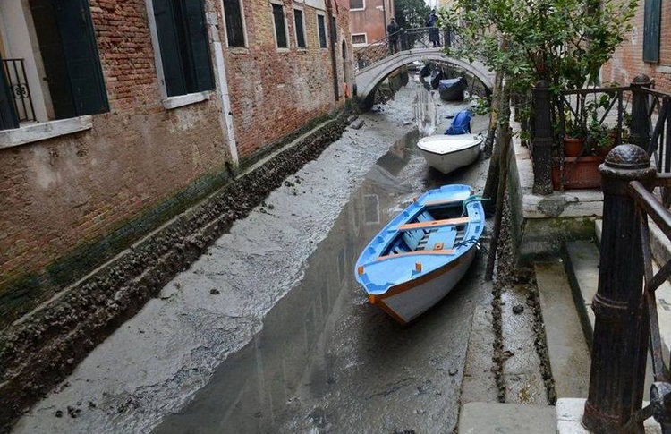 venice_with_no-Water_3.jpg