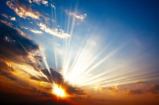 sun_through_clouds_3.jpg sun_through_clouds_3.jpg