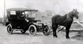 Horse_drawn_US_Mail_car.jpg